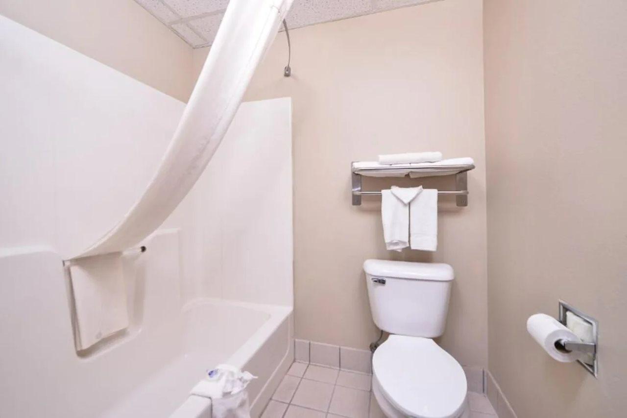 Regency Inn Geneseo Il I-80 Kültér fotó