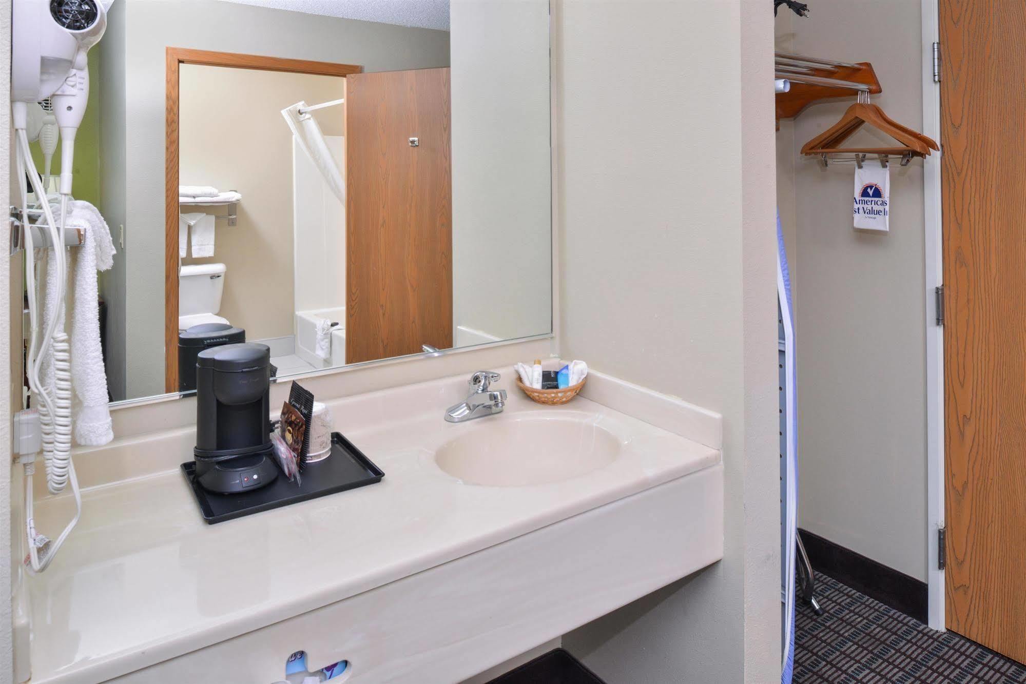 Regency Inn Geneseo Il I-80 Kültér fotó