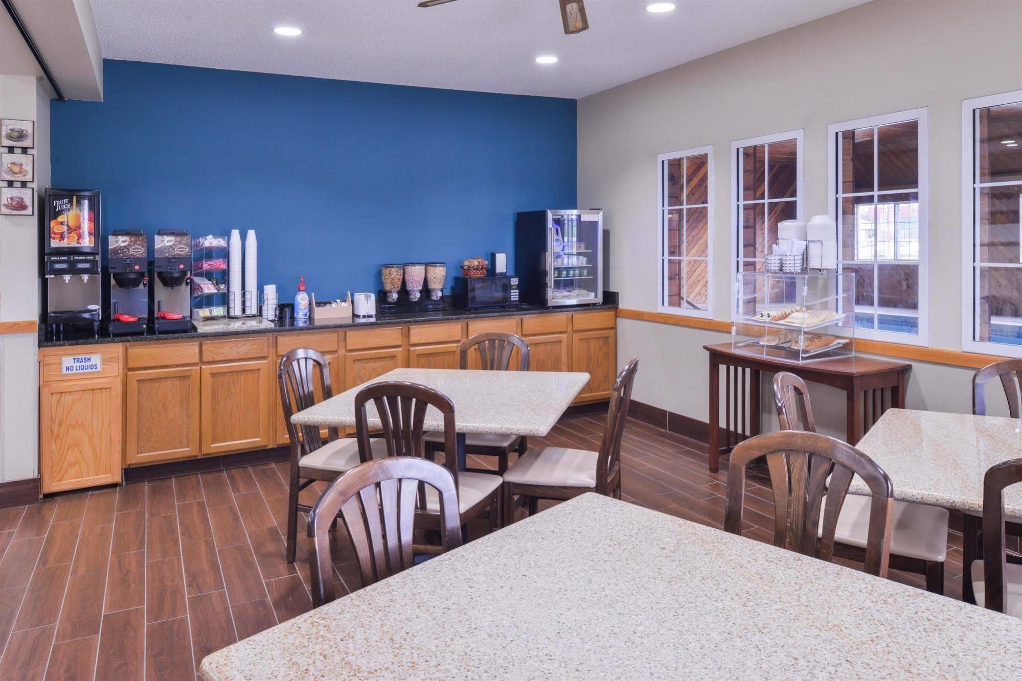 Regency Inn Geneseo Il I-80 Kültér fotó