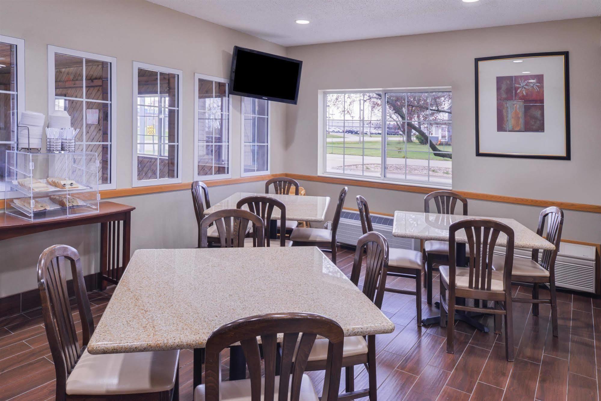 Regency Inn Geneseo Il I-80 Kültér fotó