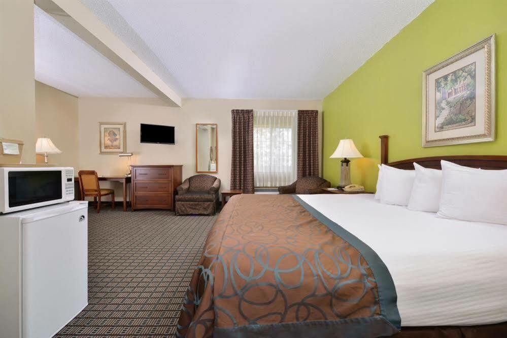 Regency Inn Geneseo Il I-80 Kültér fotó